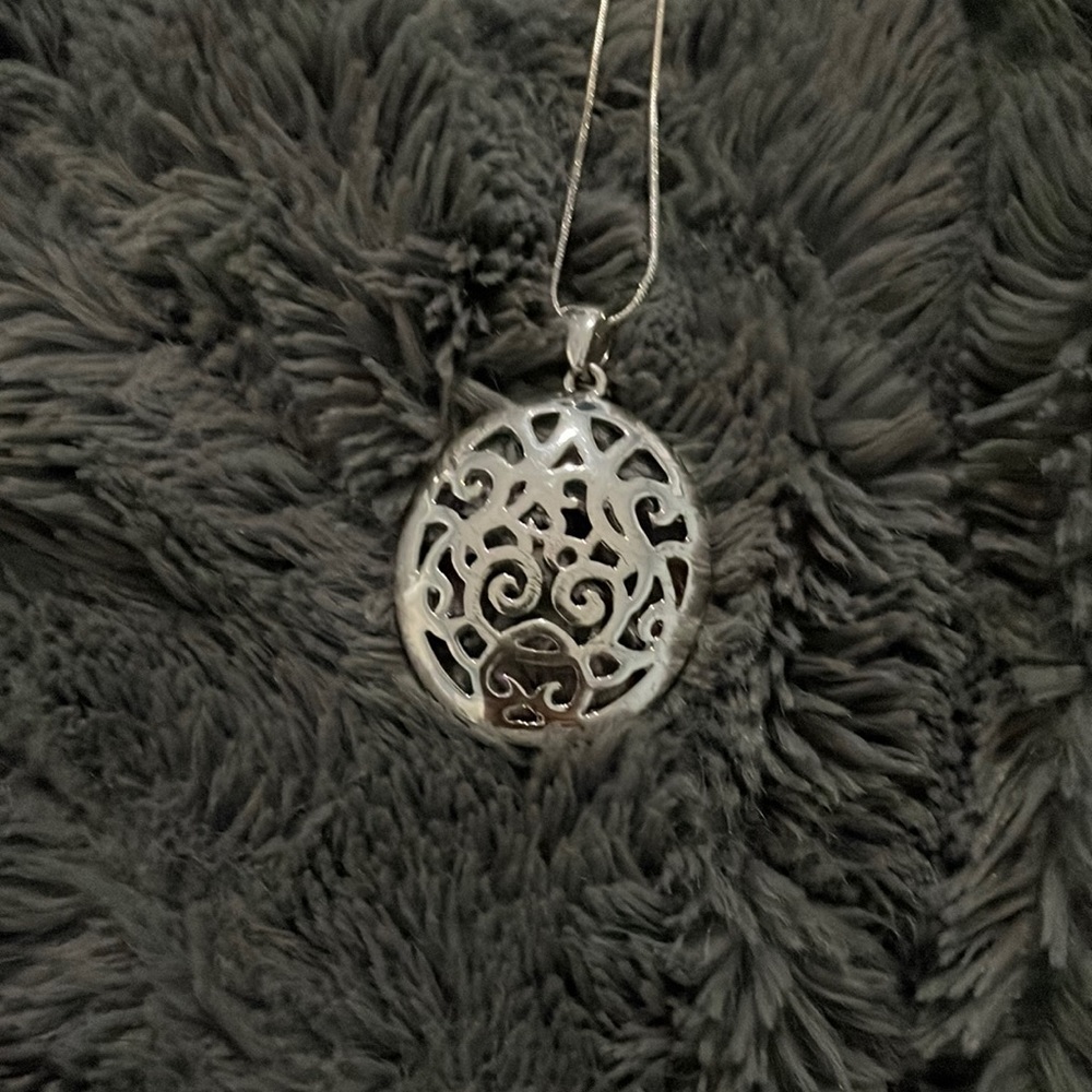 This is a silver necklace in good condition